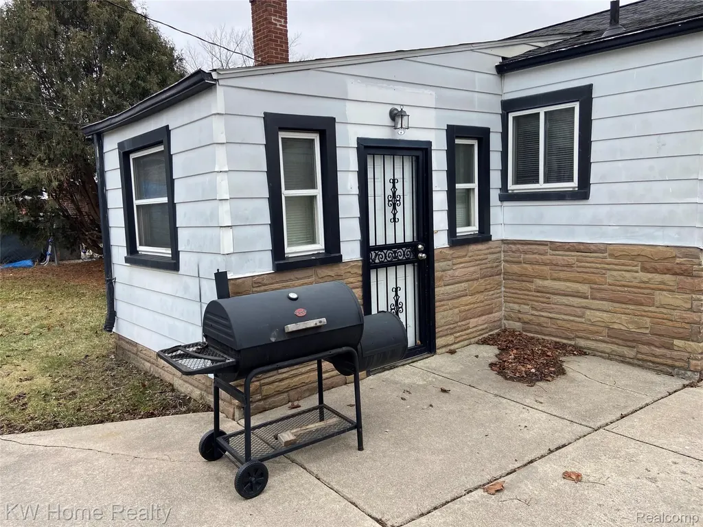 18100 Holland Avenue Eastpointe City MI 48021