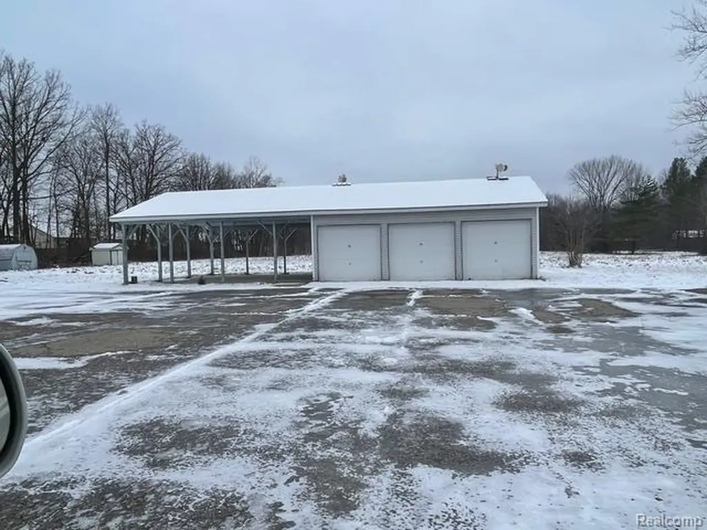 2260 S Belsay Road Burton City MI 48519
