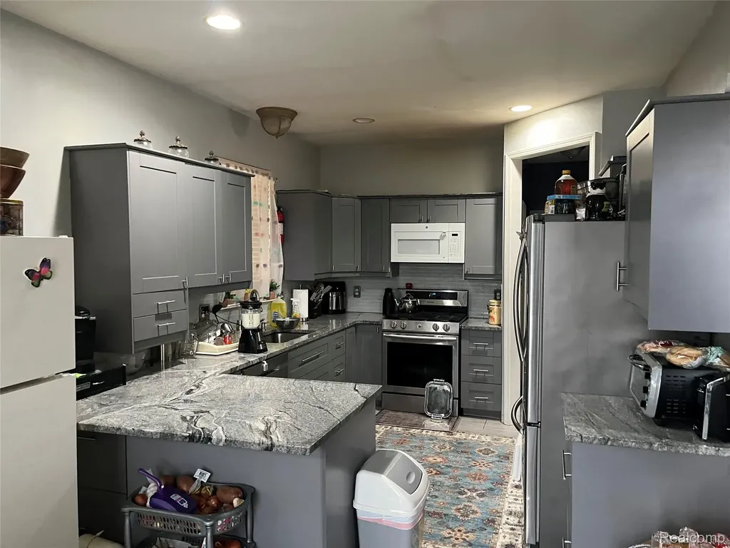 33558 Ashton Drive Sterling Heights City MI 48312