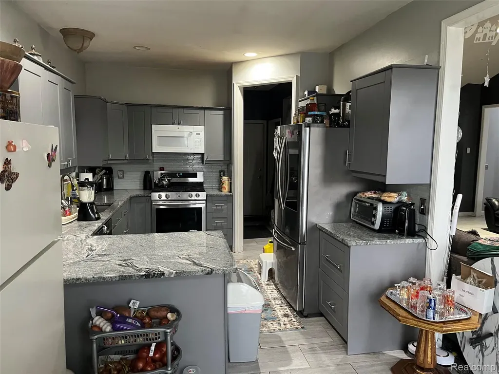 33558 Ashton Drive Sterling Heights City MI 48312