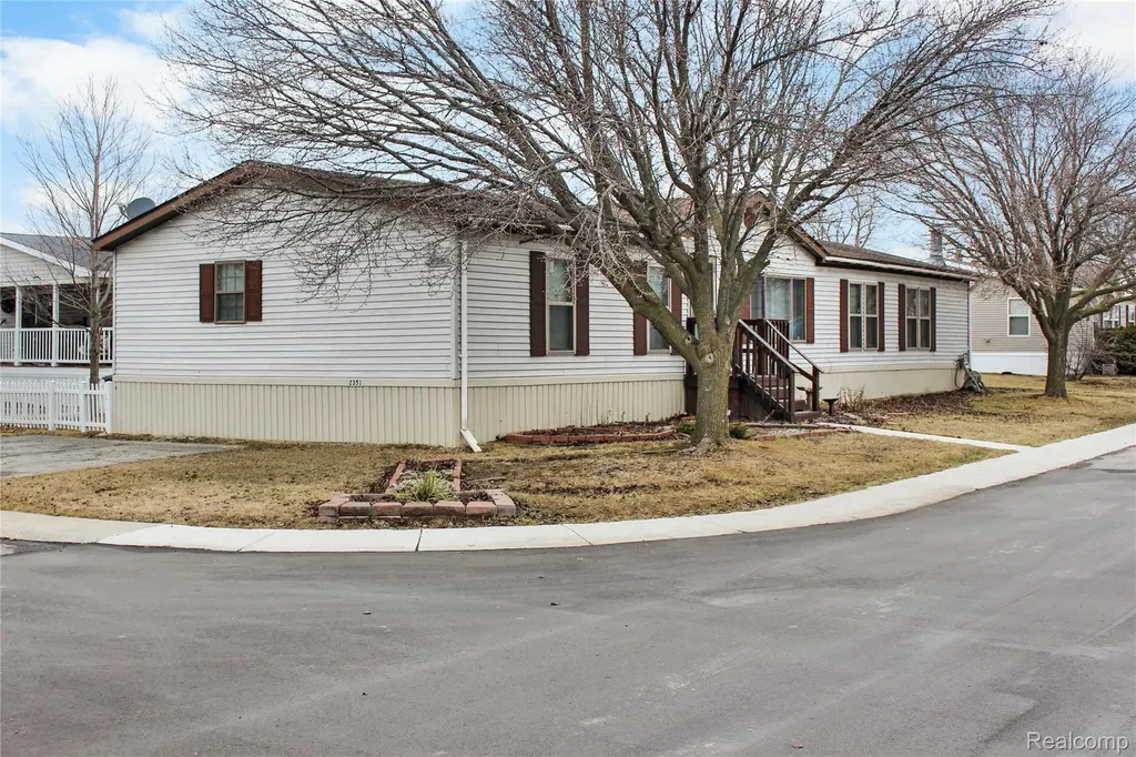 2351 Hiddenview Drive Berlin Charter Township MI 48166