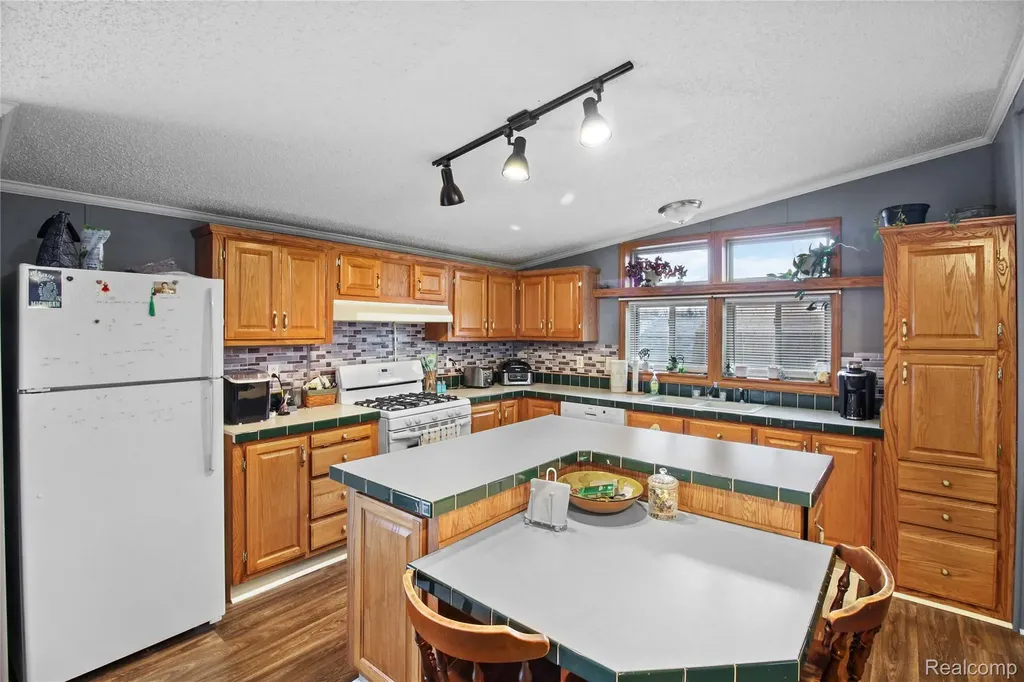 2351 Hiddenview Drive Berlin Charter Township MI 48166