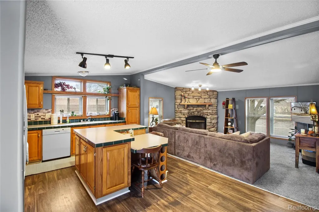 2351 Hiddenview Drive Berlin Charter Township MI 48166