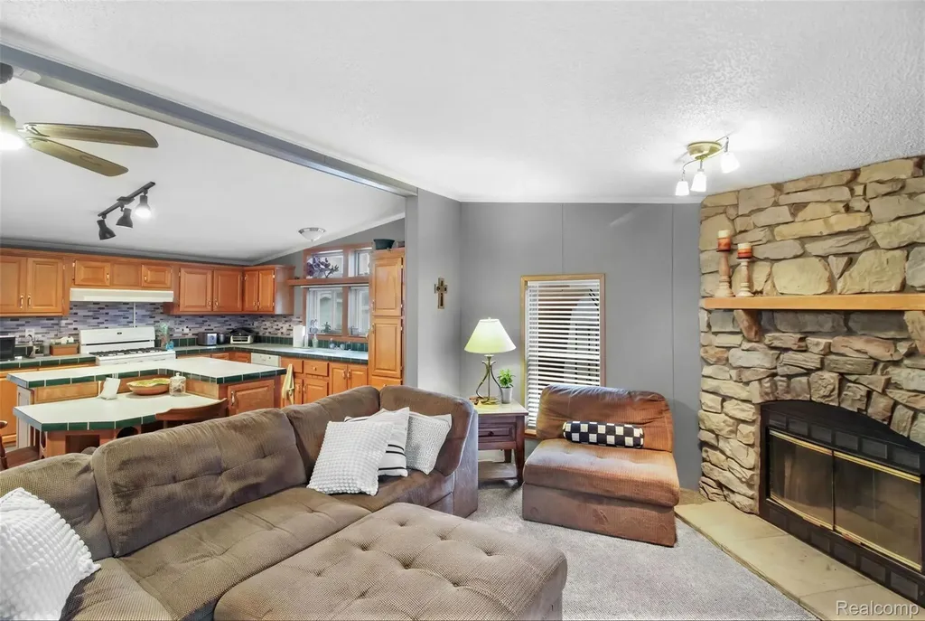 2351 Hiddenview Drive Berlin Charter Township MI 48166