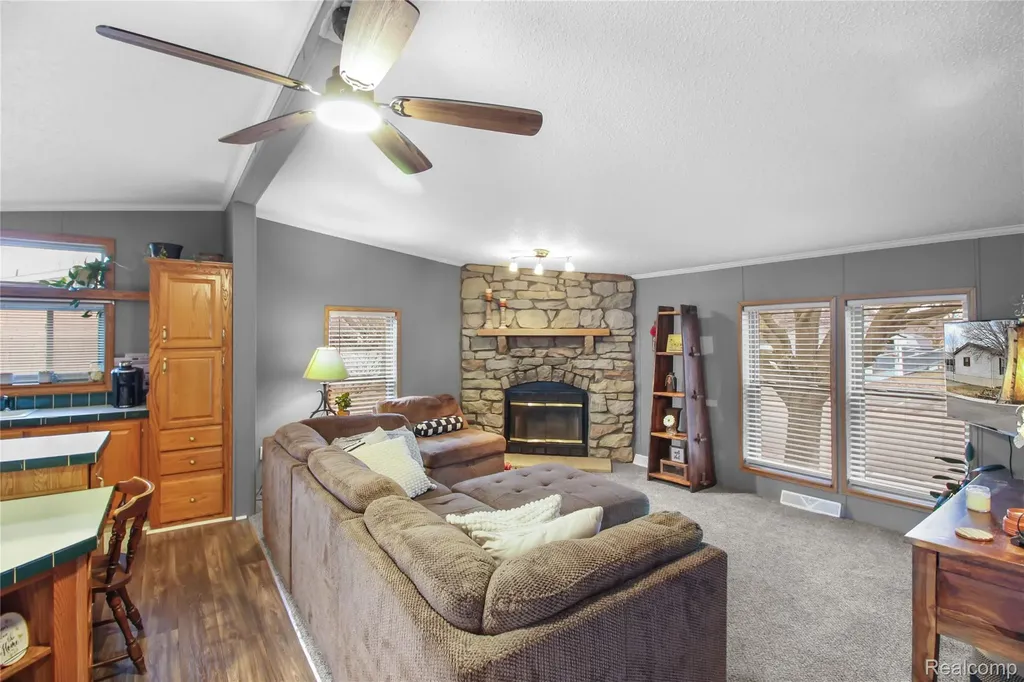 2351 Hiddenview Drive Berlin Charter Township MI 48166