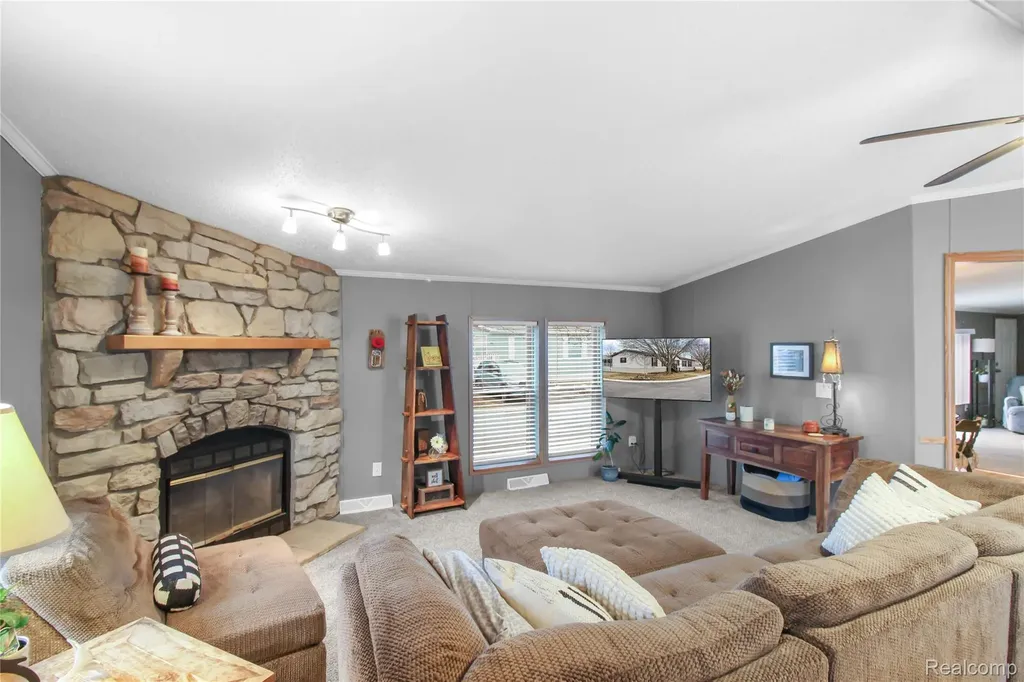 2351 Hiddenview Drive Berlin Charter Township MI 48166