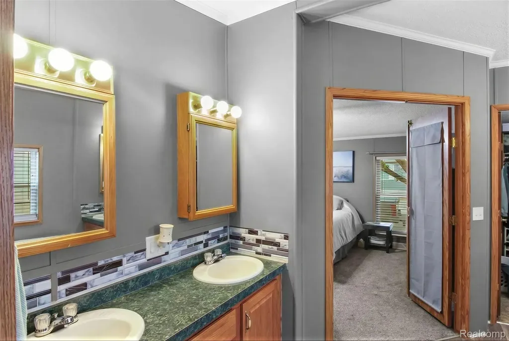 2351 Hiddenview Drive Berlin Charter Township MI 48166