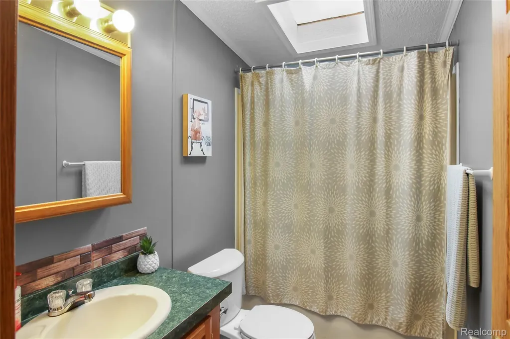 2351 Hiddenview Drive Berlin Charter Township MI 48166