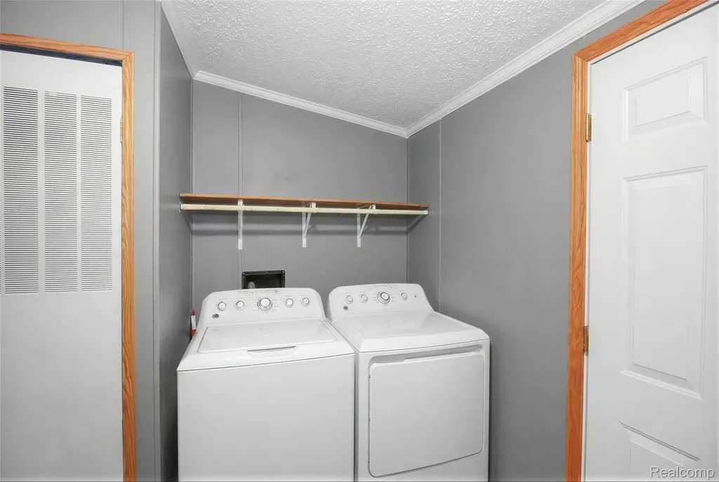2351 Hiddenview Drive Berlin Charter Township MI 48166