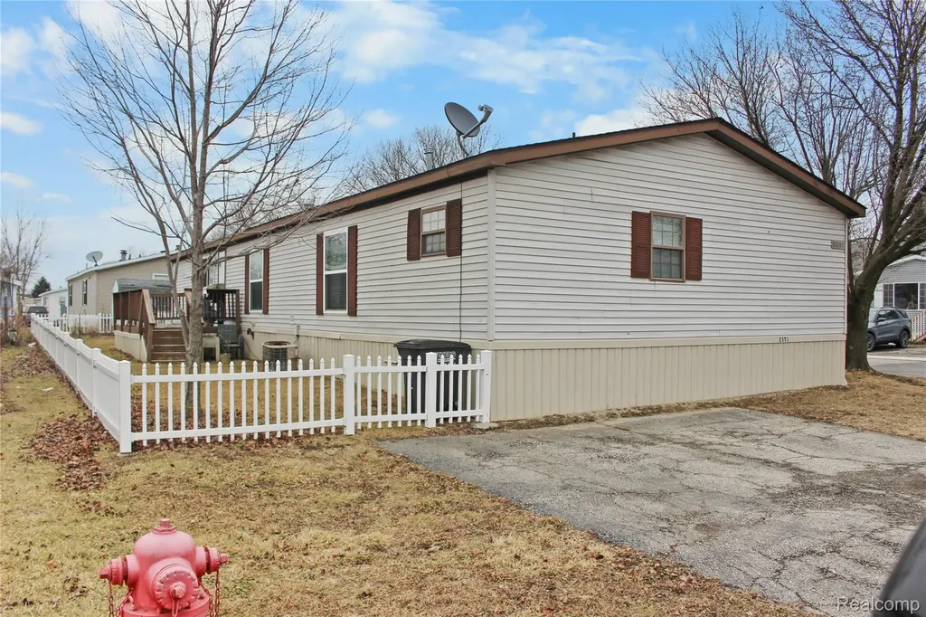 2351 Hiddenview Drive Berlin Charter Township MI 48166