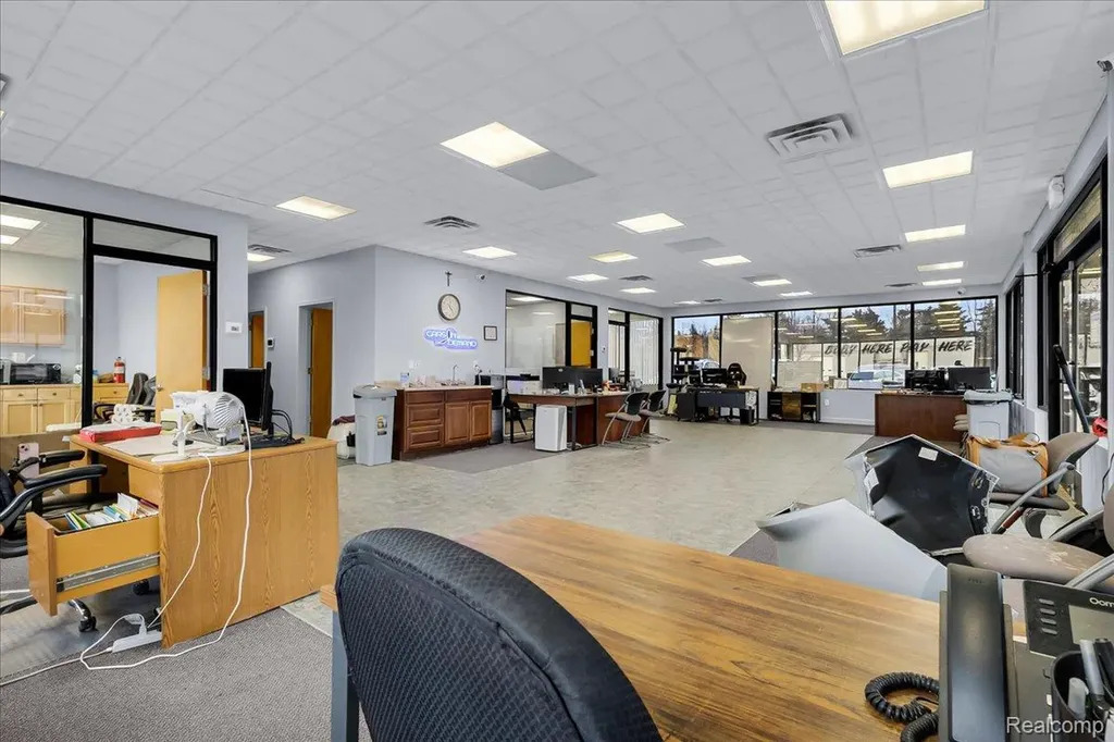 1315 S Waverly Road Lansing City MI 48917