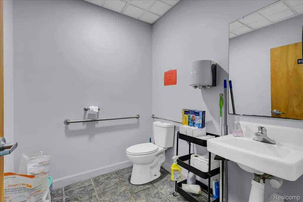1315 S Waverly Road Lansing City MI 48917