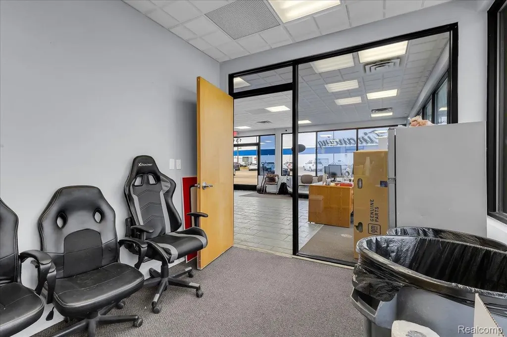 1315 S Waverly Road Lansing City MI 48917