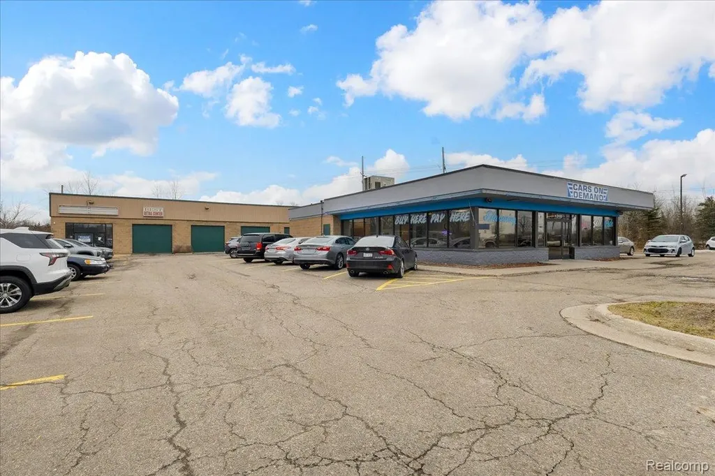 1315 S Waverly Road Lansing City MI 48917