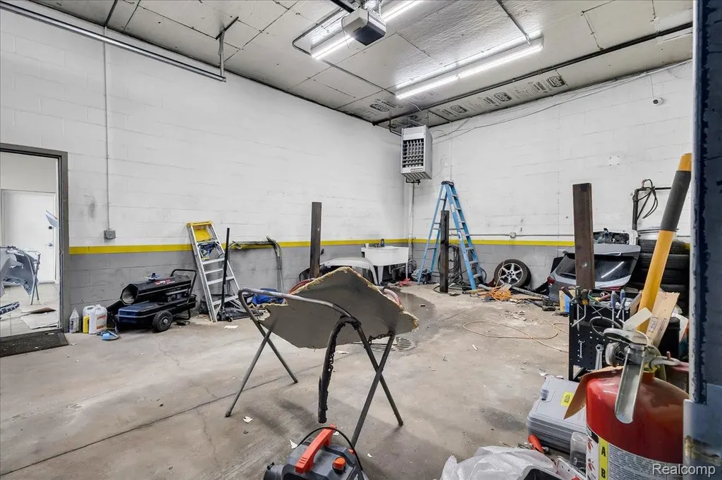 1315 S Waverly Road Lansing City MI 48917