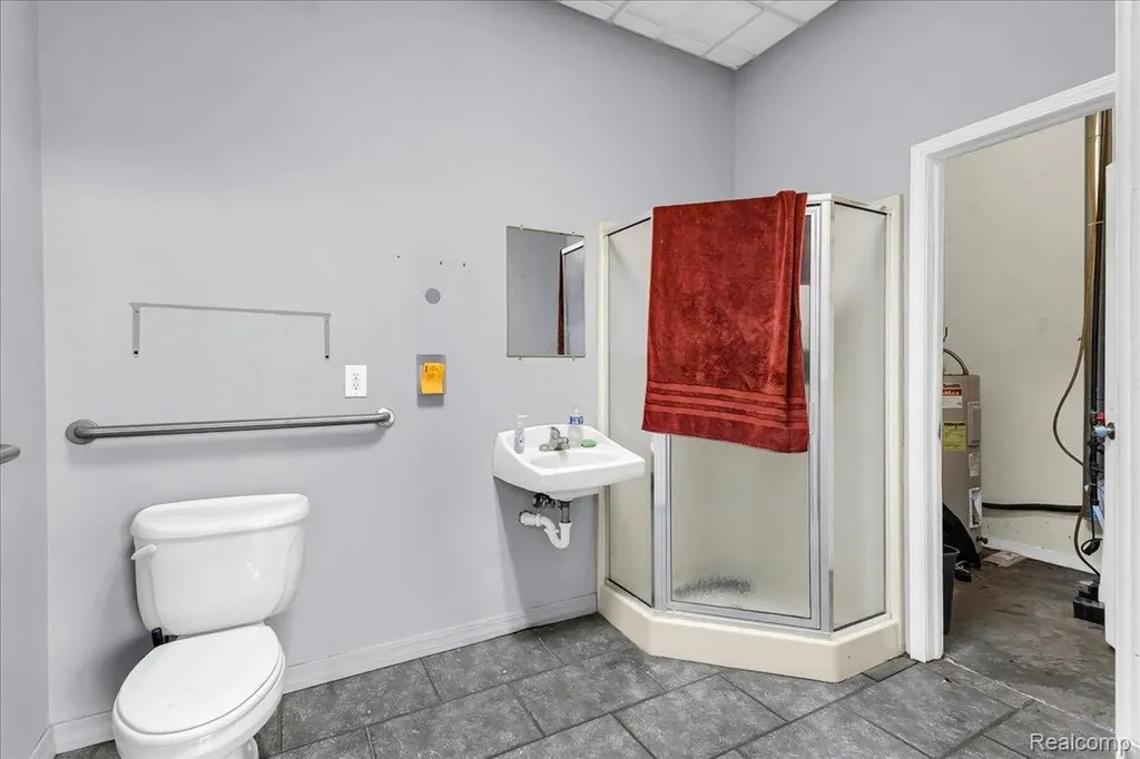1315 S Waverly Road Lansing City MI 48917