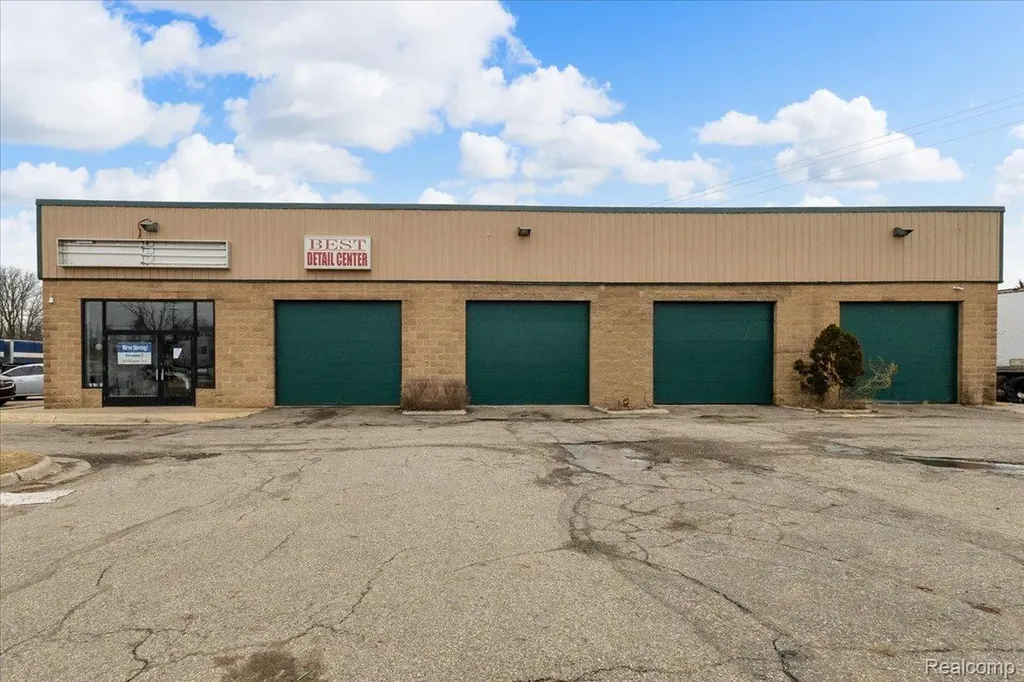 1315 S Waverly Road Lansing City MI 48917