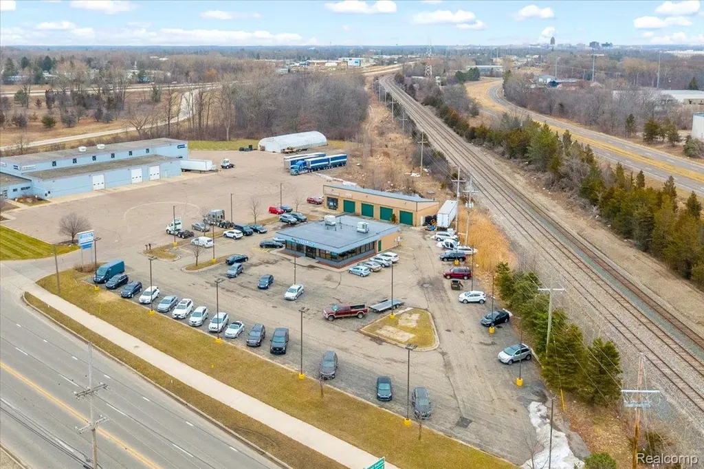 1315 S Waverly Road Lansing City MI 48917