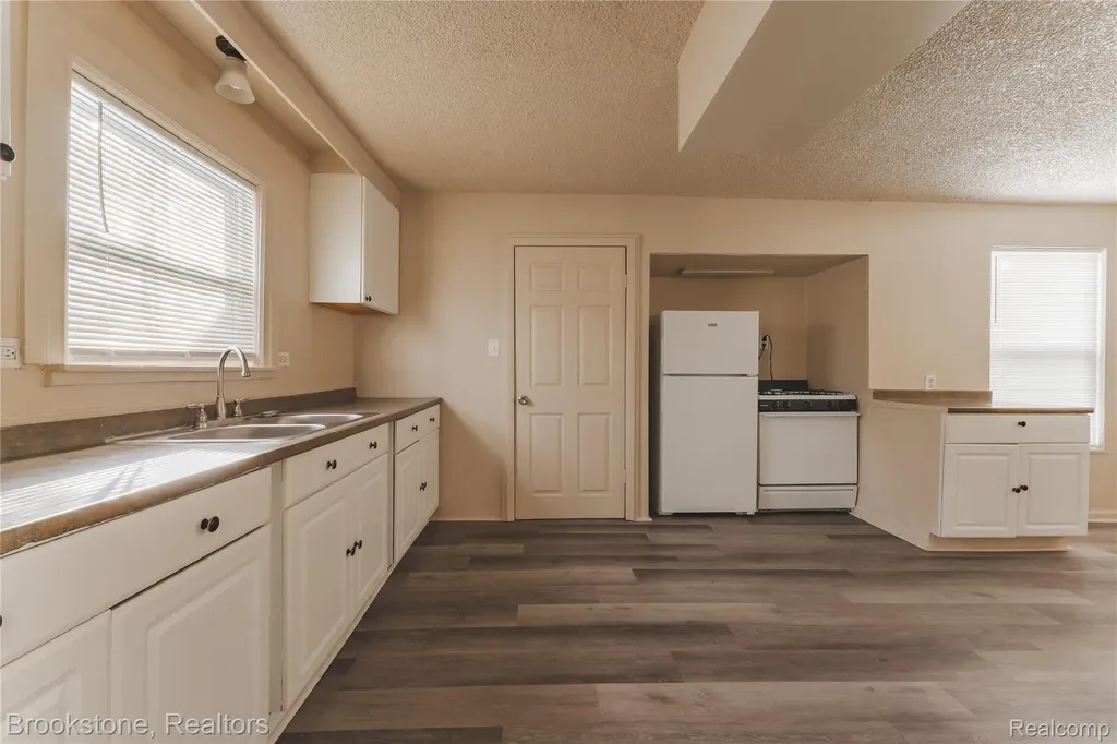 103 W Cornell Avenue Pontiac City MI 48340
