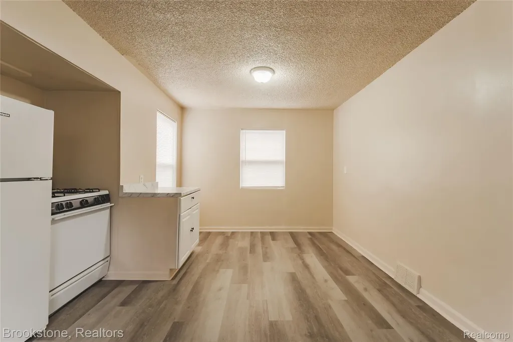 103 W Cornell Avenue Pontiac City MI 48340