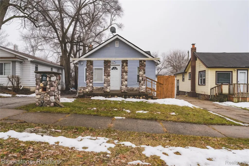 103 W Cornell Avenue Pontiac City MI 48340