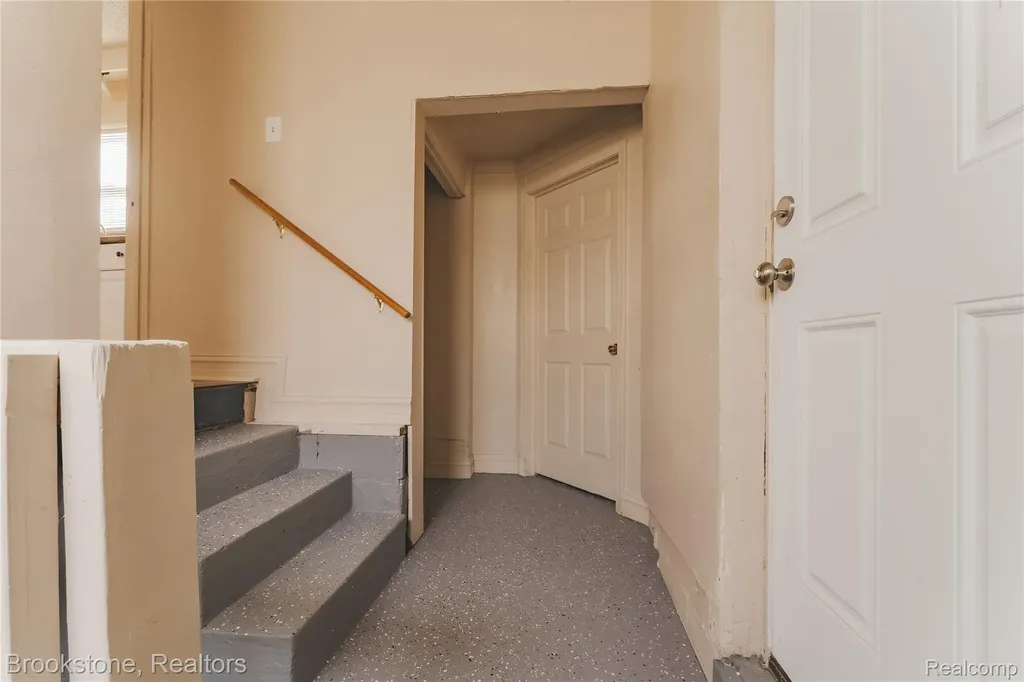 103 W Cornell Avenue Pontiac City MI 48340