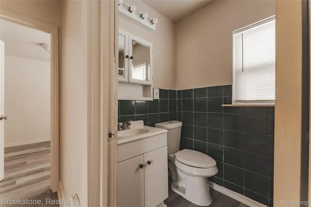 103 W Cornell Avenue Pontiac City MI 48340