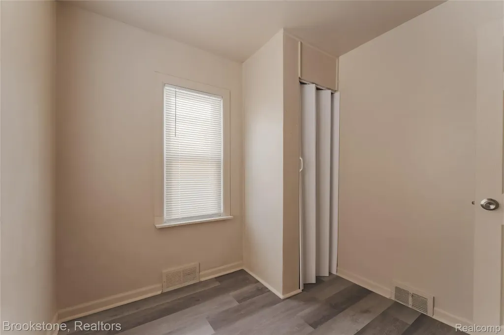 103 W Cornell Avenue Pontiac City MI 48340