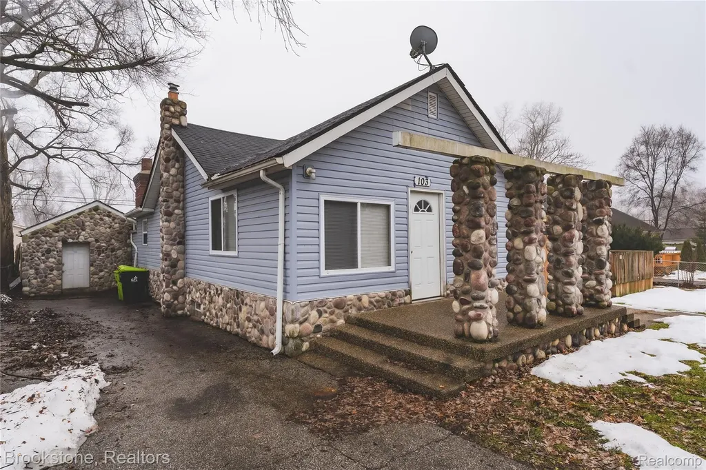 103 W Cornell Avenue Pontiac City MI 48340
