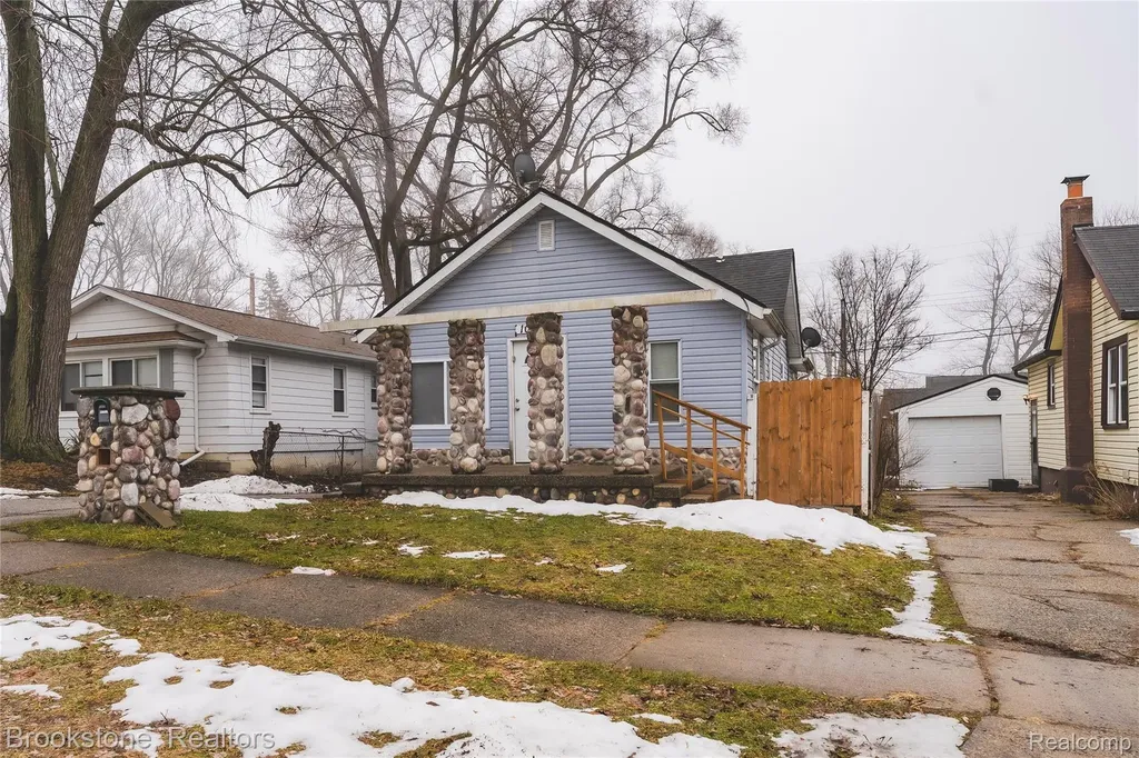 103 W Cornell Avenue Pontiac City MI 48340