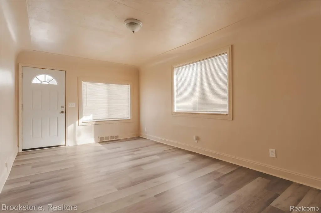 103 W Cornell Avenue Pontiac City MI 48340