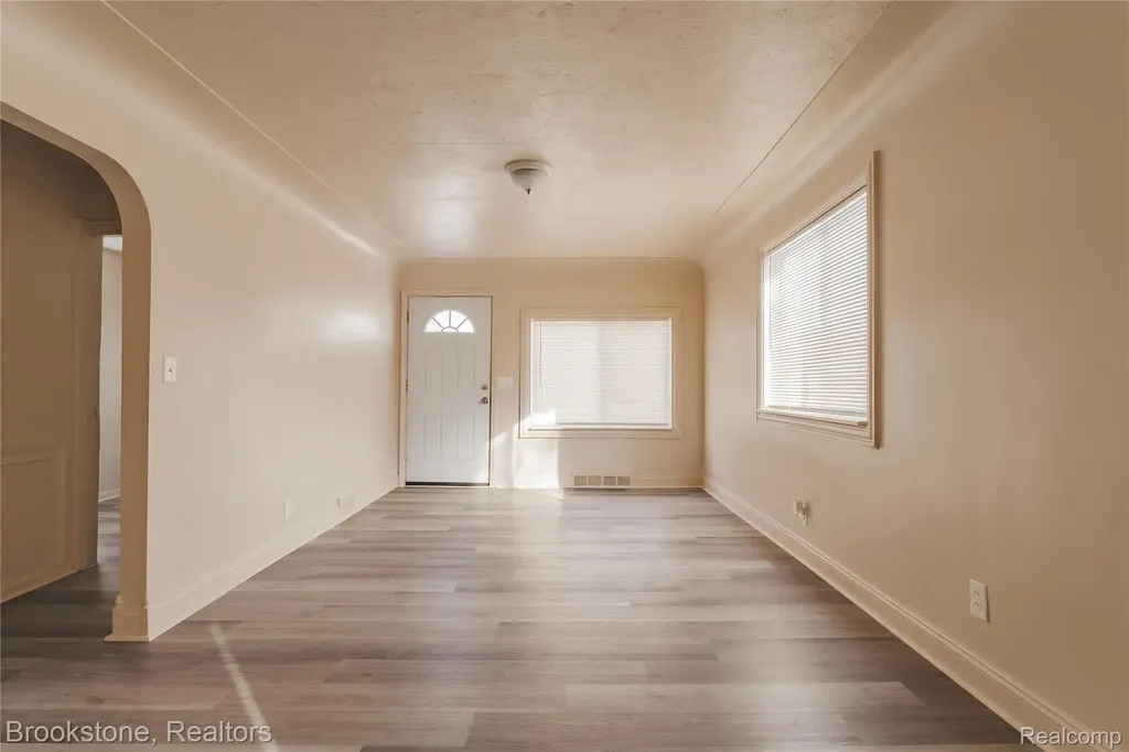 103 W Cornell Avenue Pontiac City MI 48340