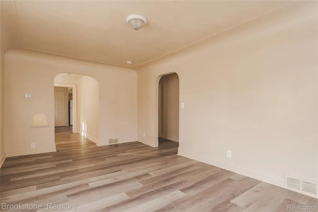 103 W Cornell Avenue Pontiac City MI 48340