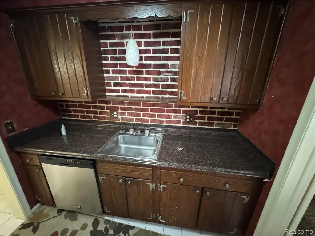 19648 Fleetwood Drive Harper Woods City MI 48225