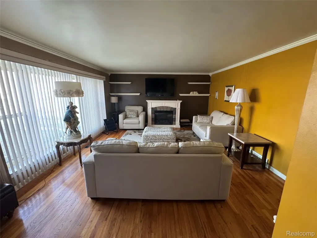 19648 Fleetwood Drive Harper Woods City MI 48225