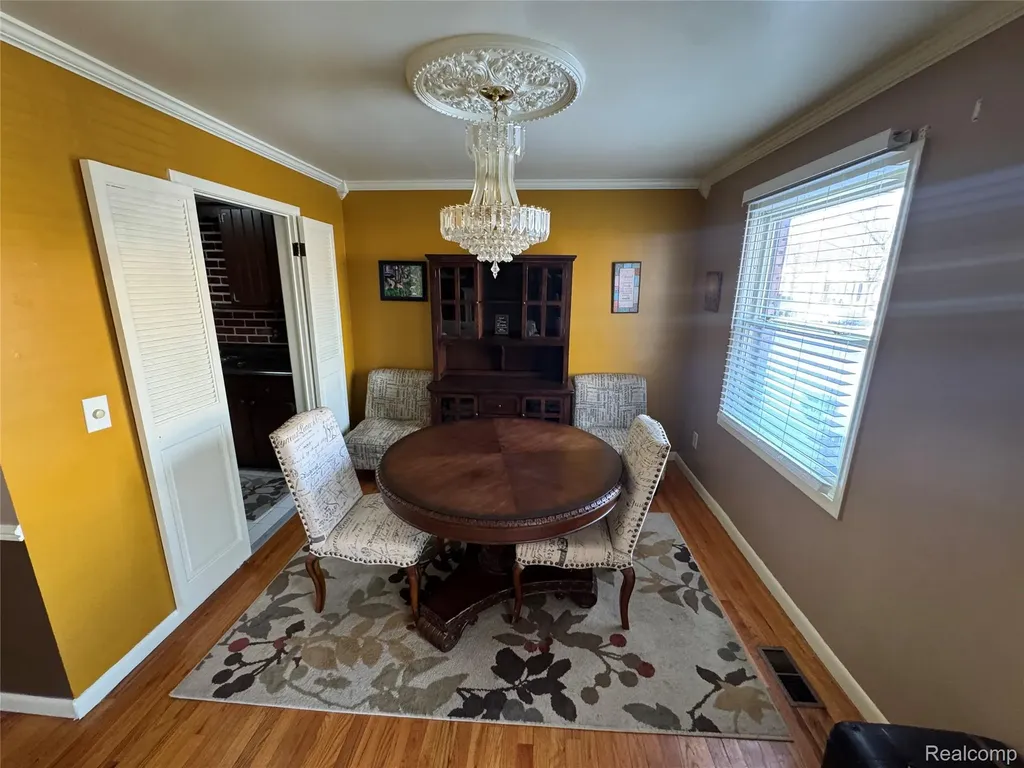 19648 Fleetwood Drive Harper Woods City MI 48225