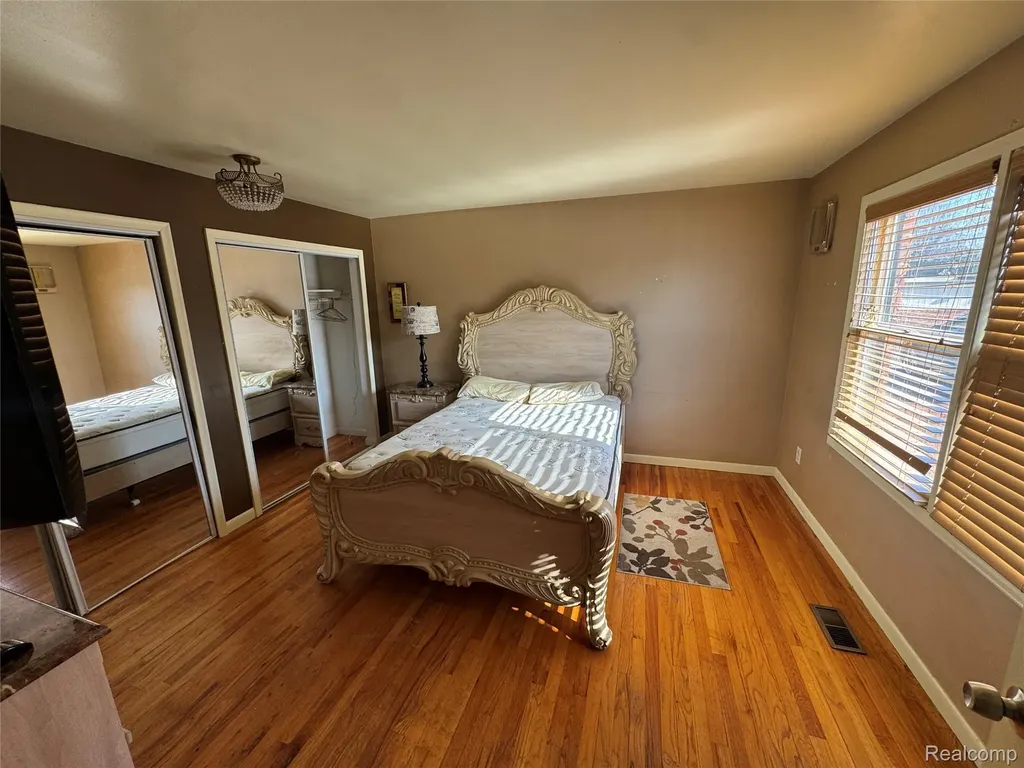 19648 Fleetwood Drive Harper Woods City MI 48225