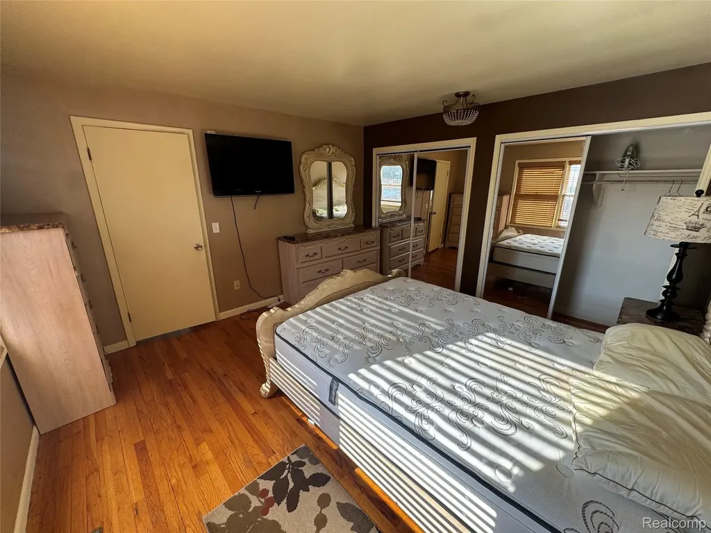 19648 Fleetwood Drive Harper Woods City MI 48225