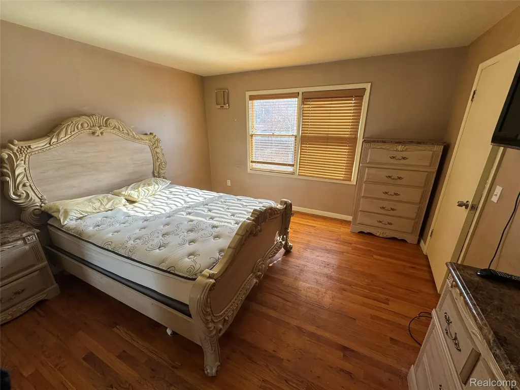 19648 Fleetwood Drive Harper Woods City MI 48225