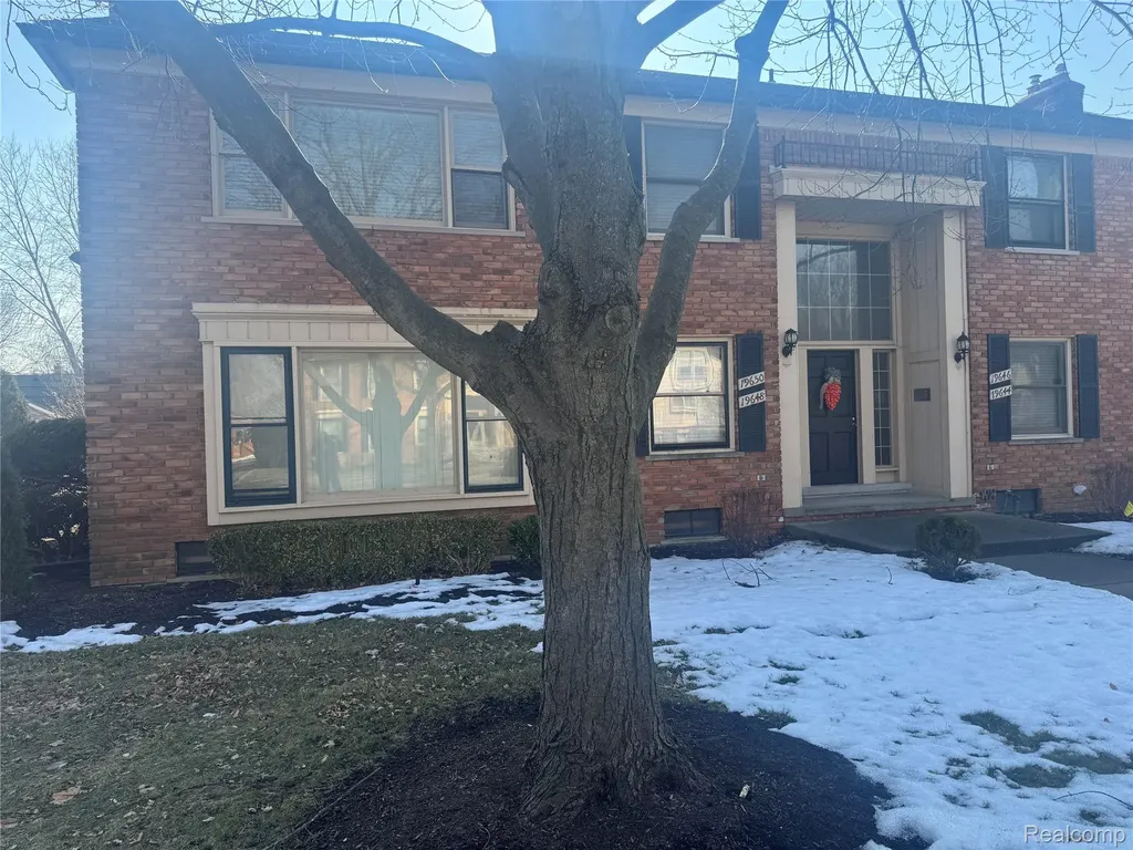 19648 Fleetwood Drive Harper Woods City MI 48225