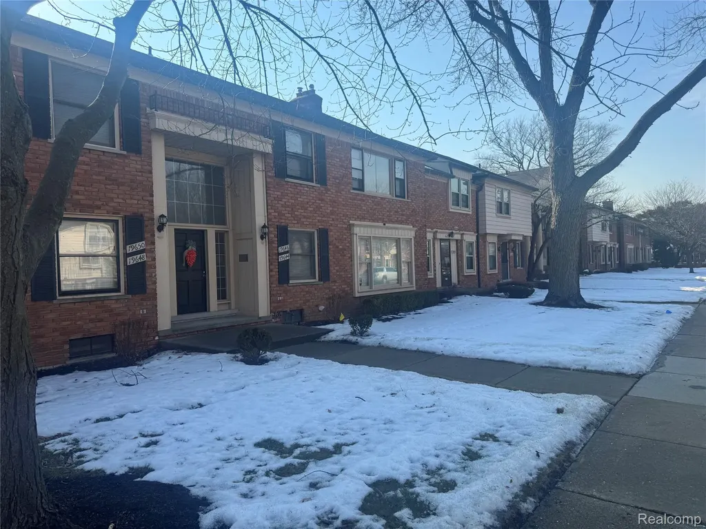 19648 Fleetwood Drive Harper Woods City MI 48225