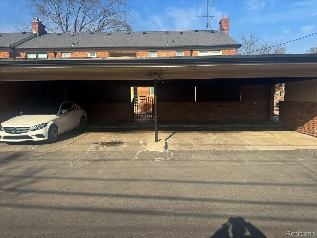 19648 Fleetwood Drive Harper Woods City MI 48225