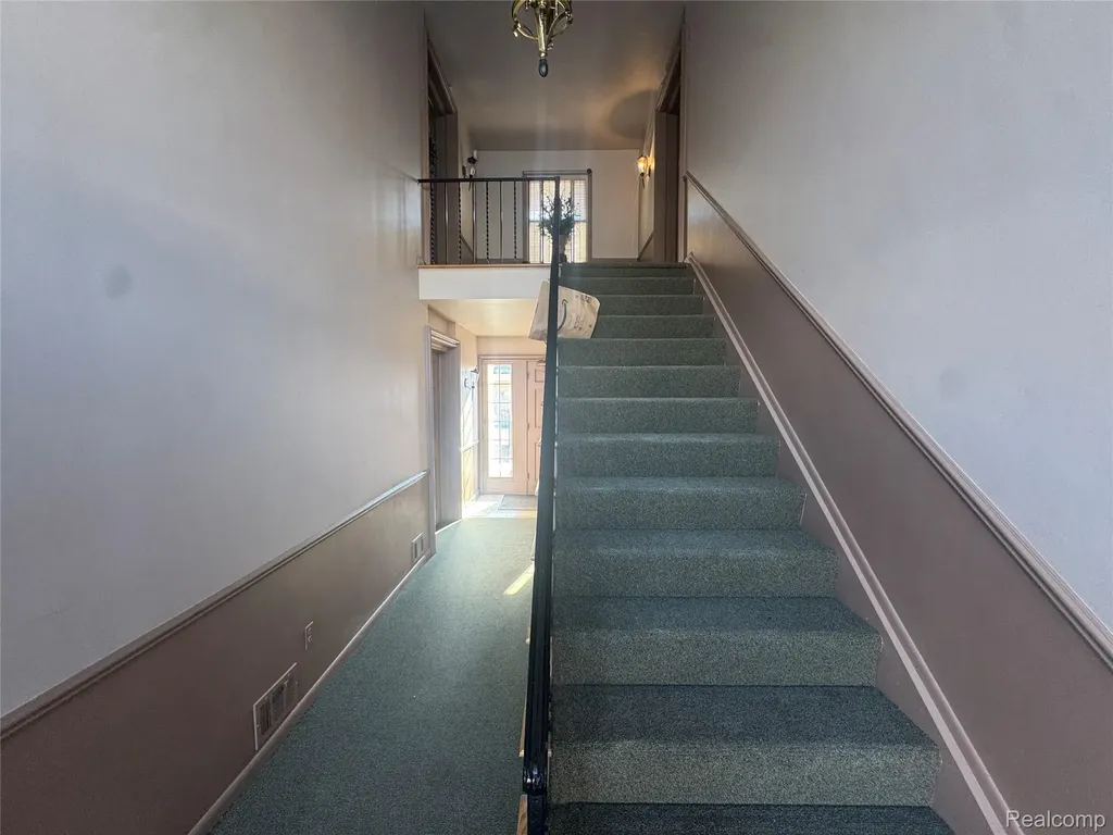 19648 Fleetwood Drive Harper Woods City MI 48225