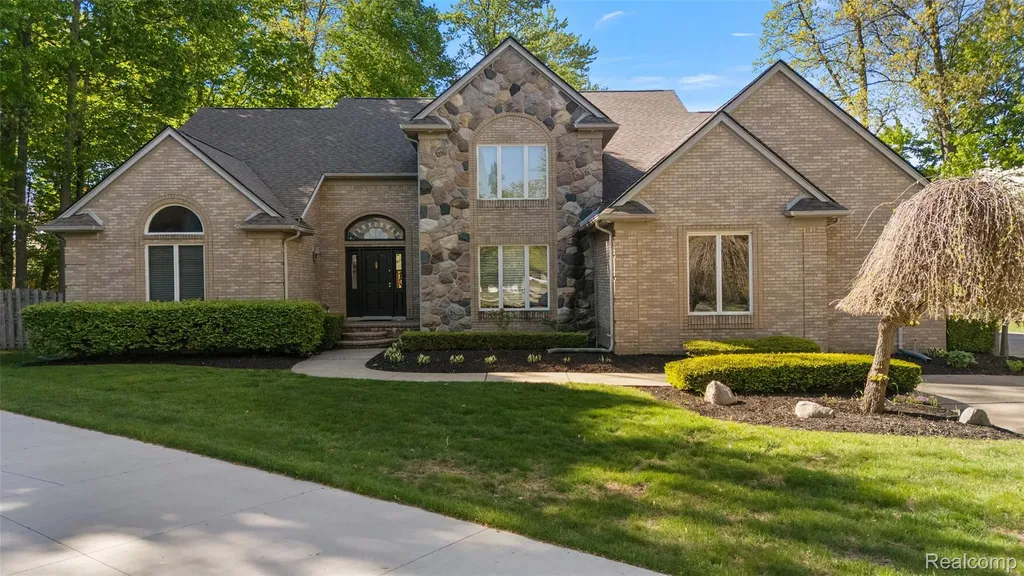17840 Christine Boulevard N Clinton Charter Township MI 48038