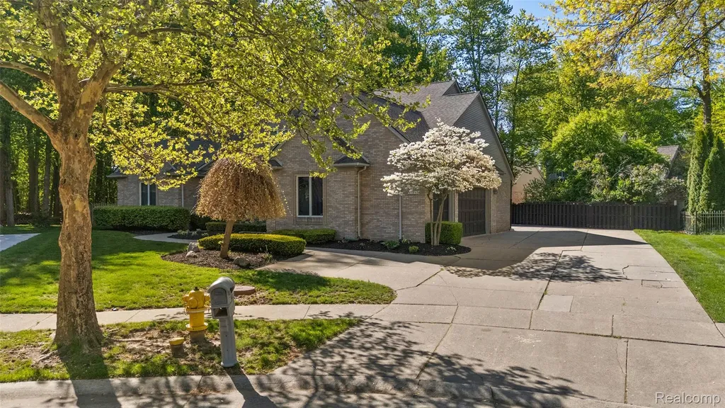 17840 Christine Boulevard N Clinton Charter Township MI 48038