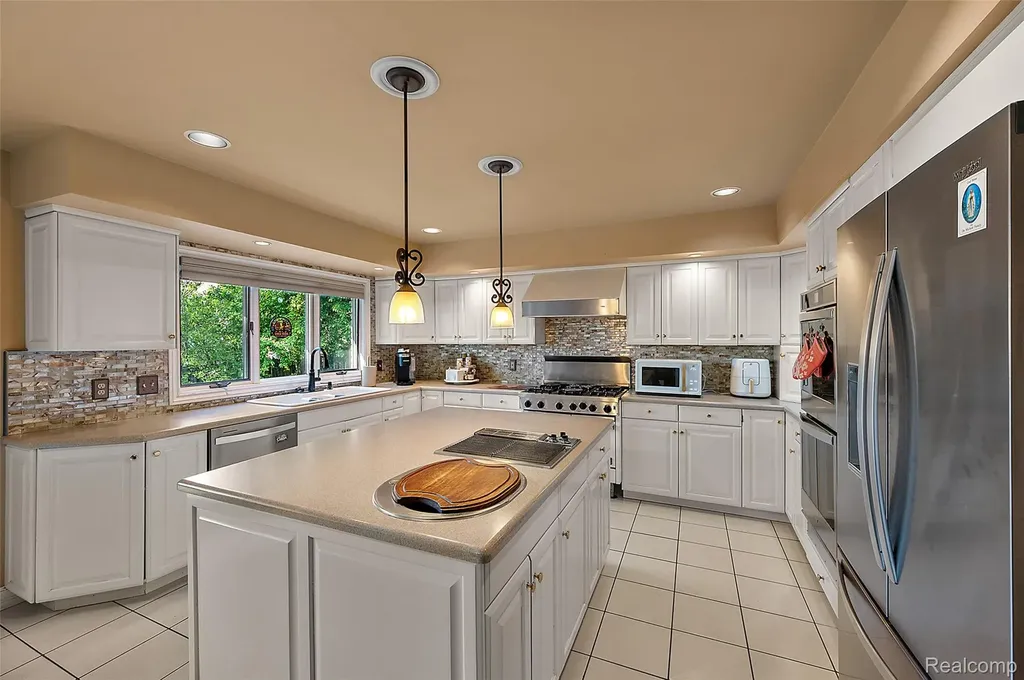 17840 Christine Boulevard N Clinton Charter Township MI 48038