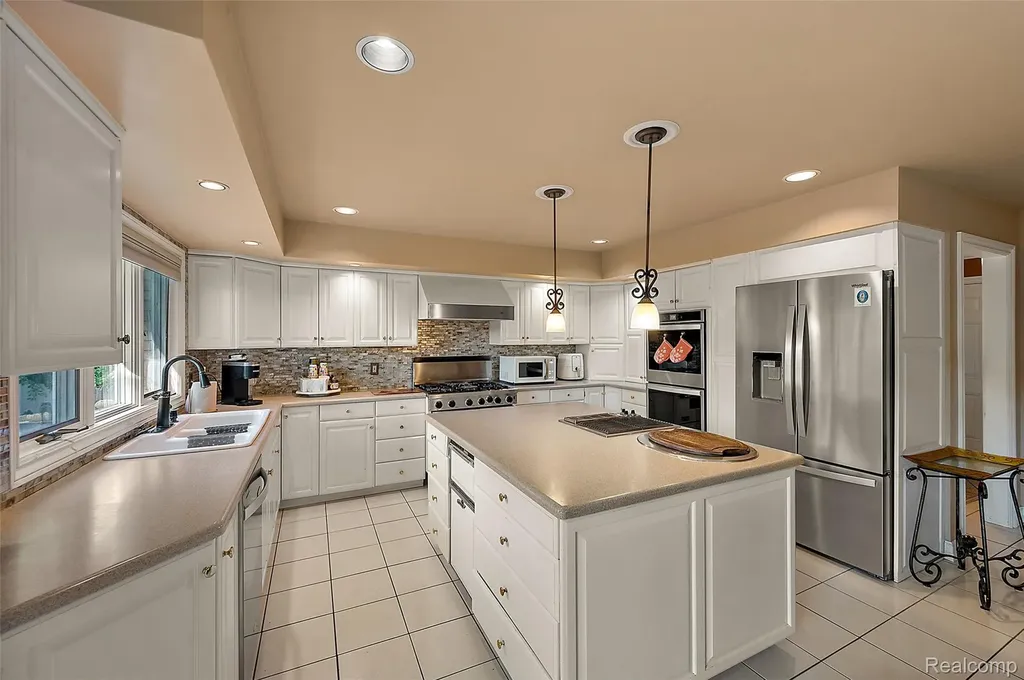 17840 Christine Boulevard N Clinton Charter Township MI 48038