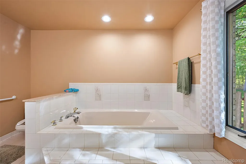 17840 Christine Boulevard N Clinton Charter Township MI 48038