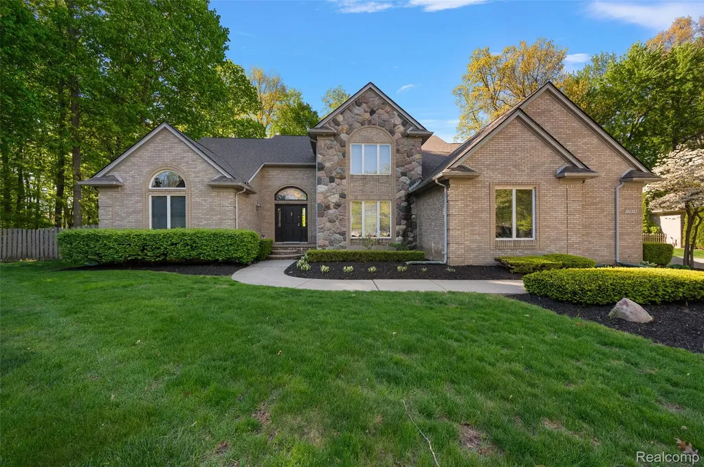 17840 Christine Boulevard N Clinton Charter Township MI 48038