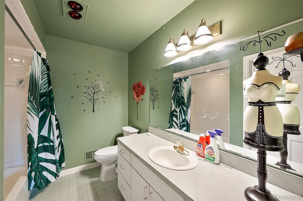 17840 Christine Boulevard N Clinton Charter Township MI 48038